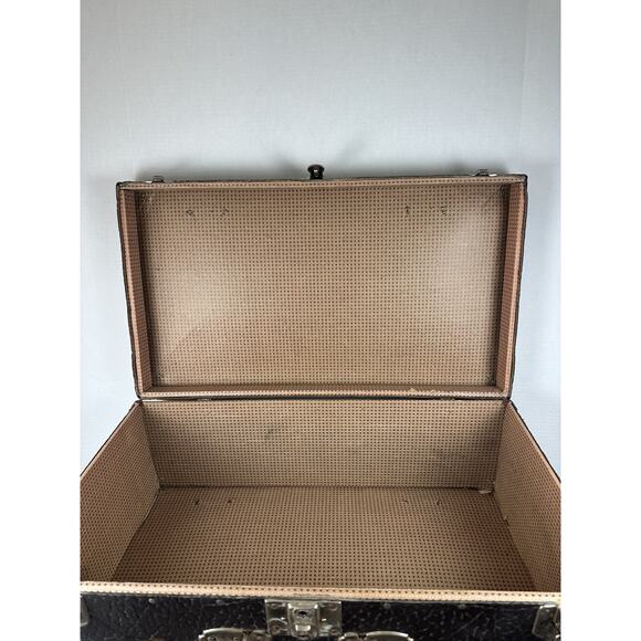 Antique Belber Luggage Trunk – 1920s-30s Wardrobe Trunk with Original Hardware - Picture 9 of 13